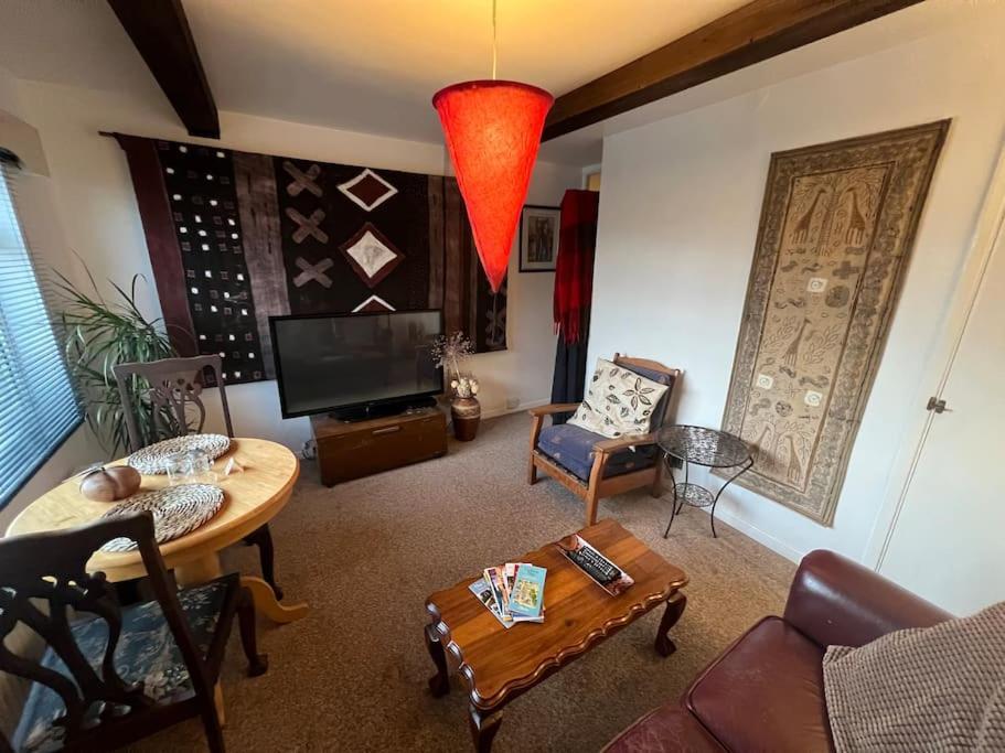 Cosy Private Accommodation In Corsham, Near Bath المظهر الخارجي الصورة
