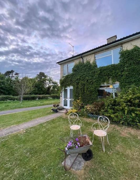 Cosy Private Accommodation In Corsham, Near Bath المظهر الخارجي الصورة